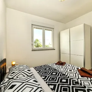 apartment-una-pula.pula-hotels.org/